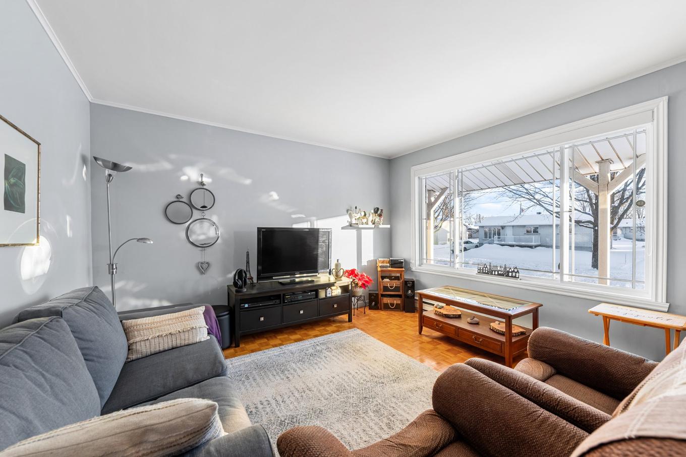 Salon - 435 Rue Frontenac, Saint-Jean-Sur-Richelieu, QC - Indoor Photo Showing Living Room