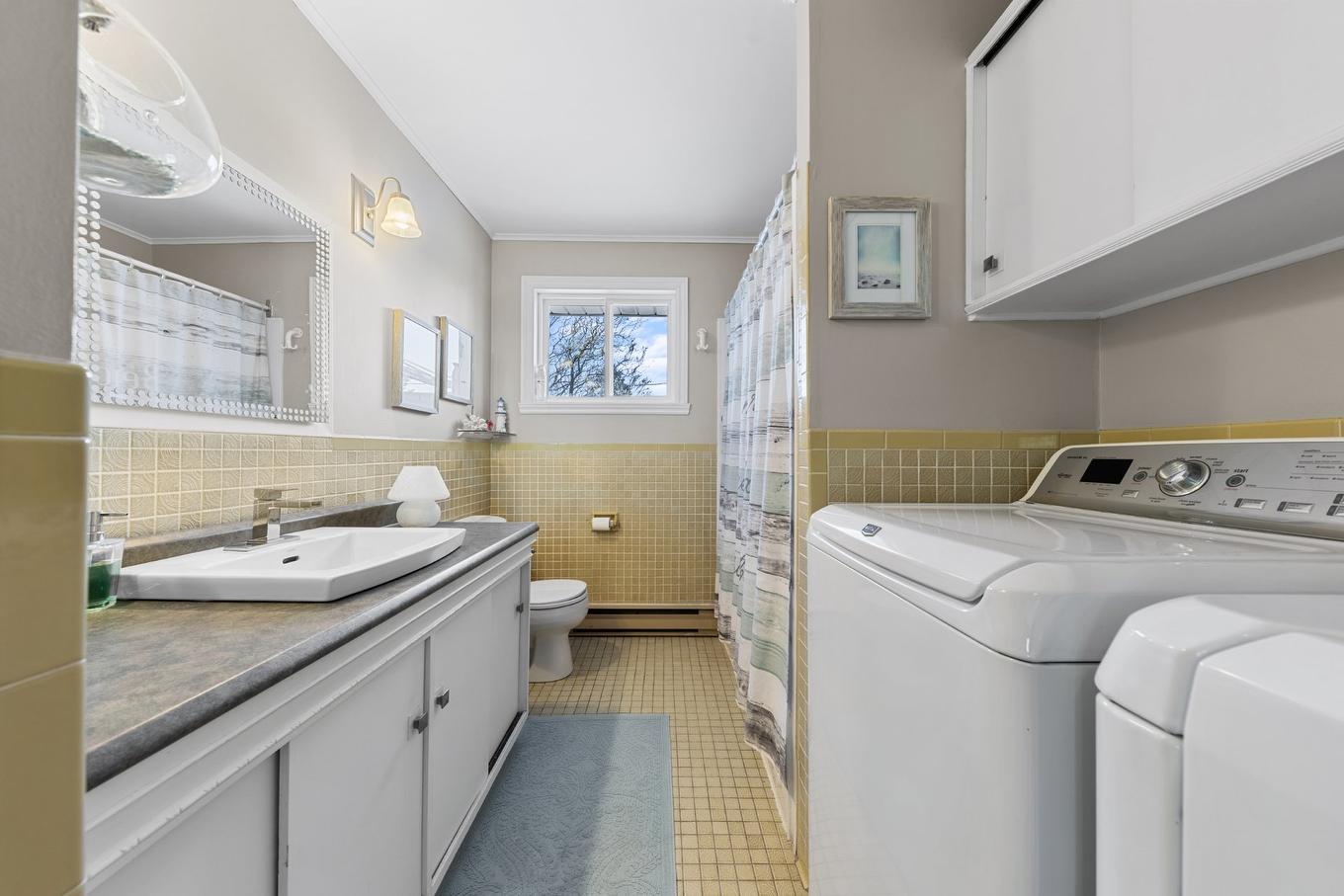 Salle de bains - 435 Rue Frontenac, Saint-Jean-Sur-Richelieu, QC - Indoor Photo Showing Laundry Room