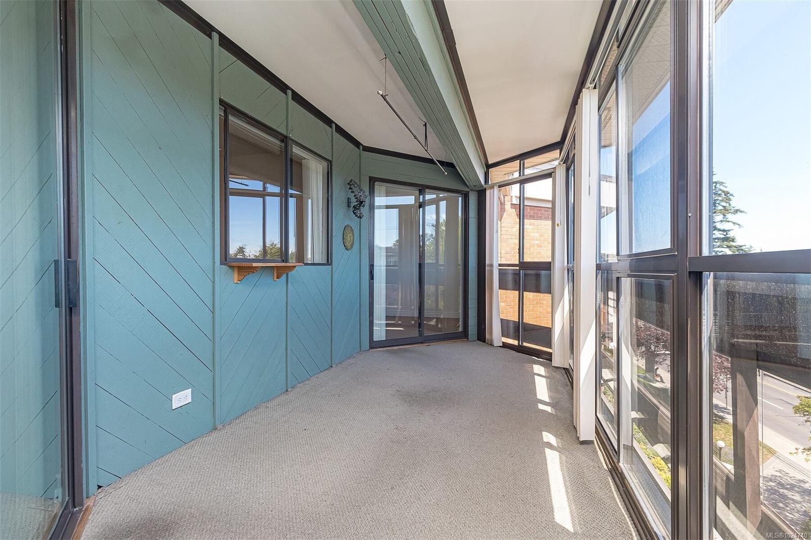 403-1560 Hillside Ave, Victoria, BC - Photo Showing Other Room