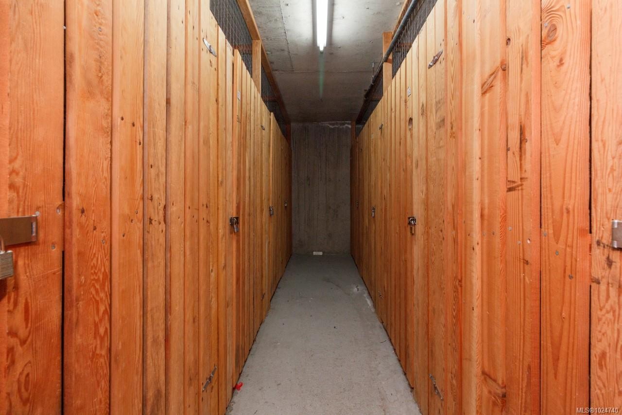 403-1560 Hillside Ave, Victoria, BC - Indoor Photo Showing Other Room