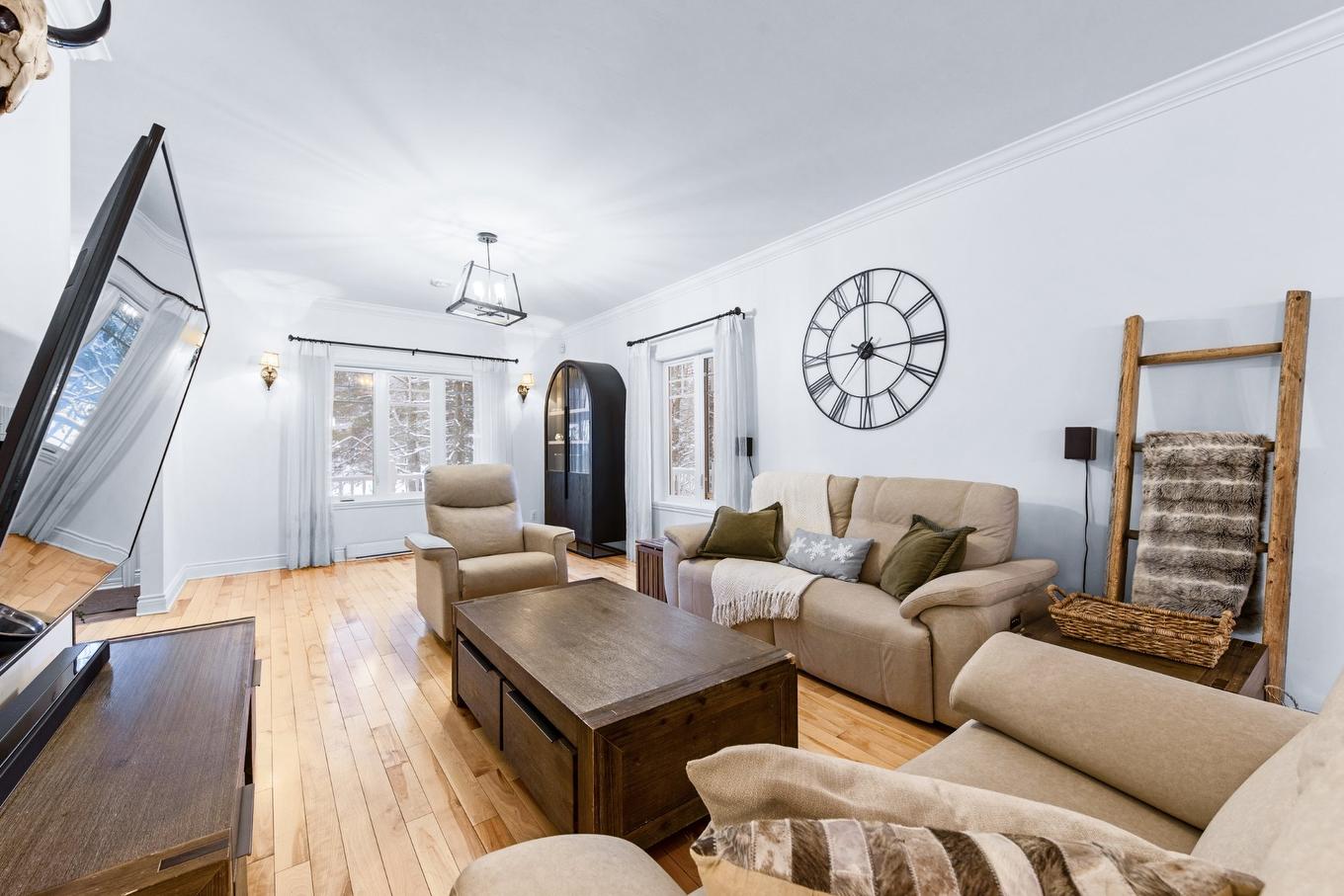 Living room - 561 Mtée Bertrand, Saint-Jean-Sur-Richelieu, QC - Indoor Photo Showing Living Room
