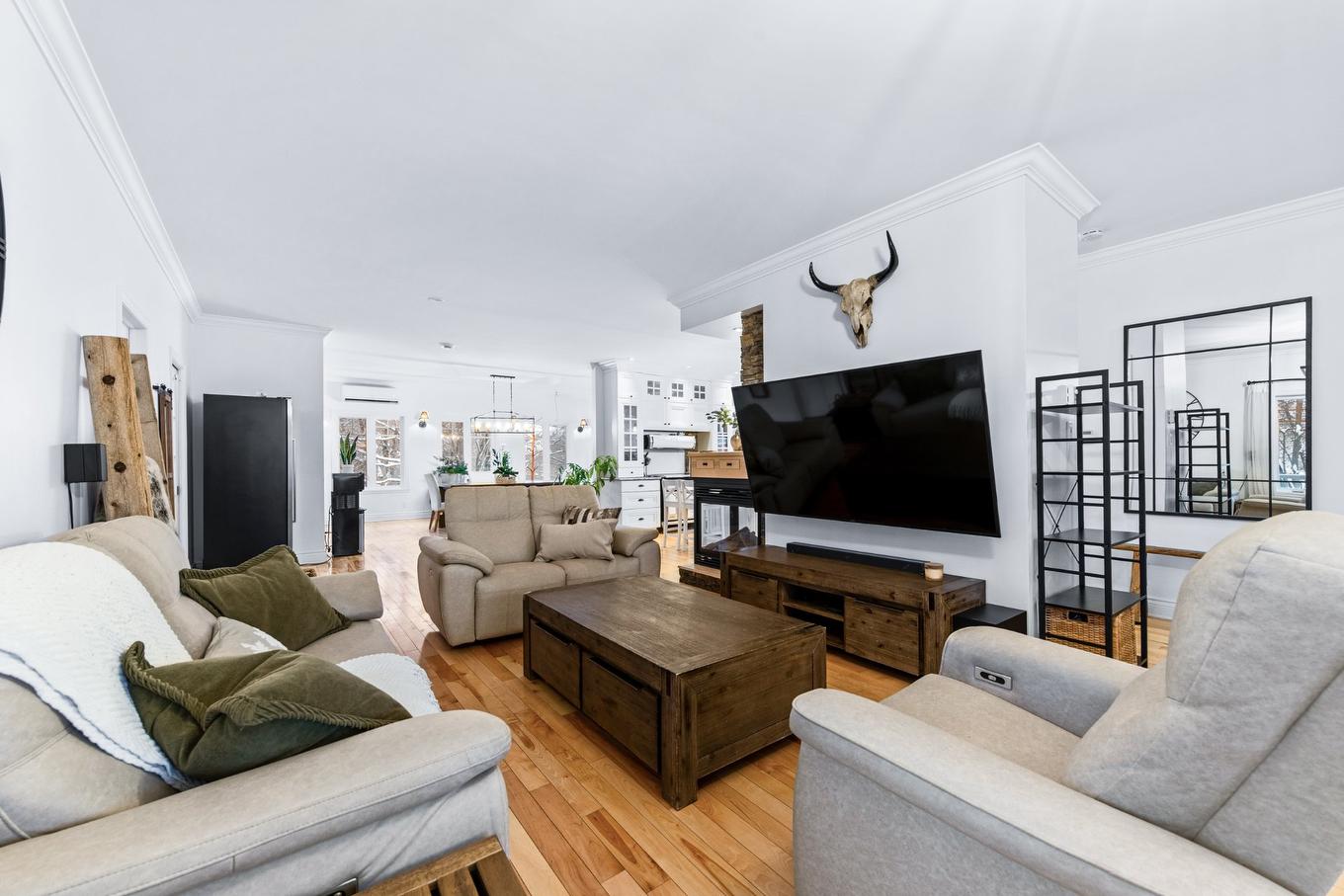 Living room - 561 Mtée Bertrand, Saint-Jean-Sur-Richelieu, QC - Indoor Photo Showing Living Room