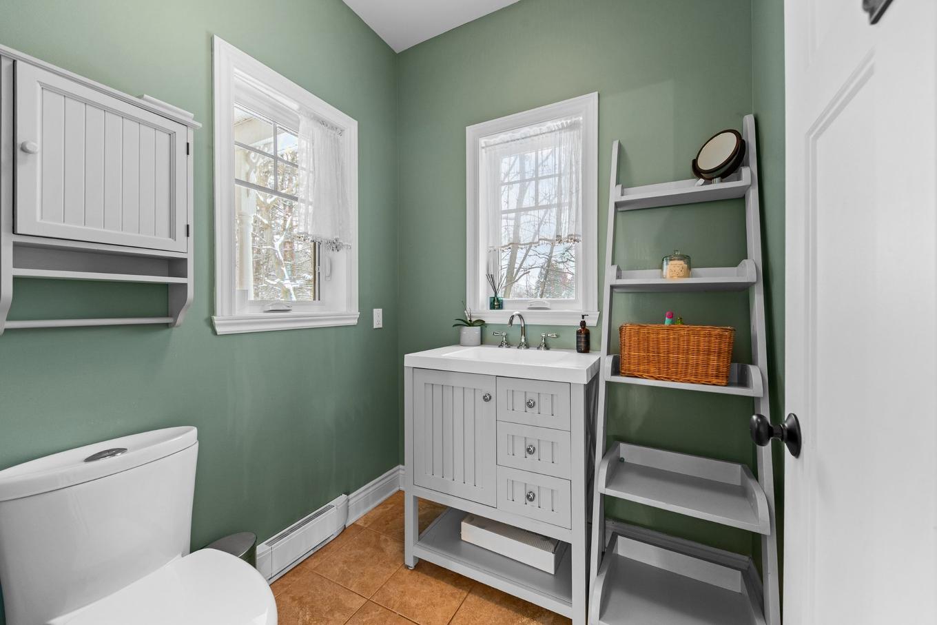 Bathroom - 561 Mtée Bertrand, Saint-Jean-Sur-Richelieu, QC - Indoor Photo Showing Bathroom