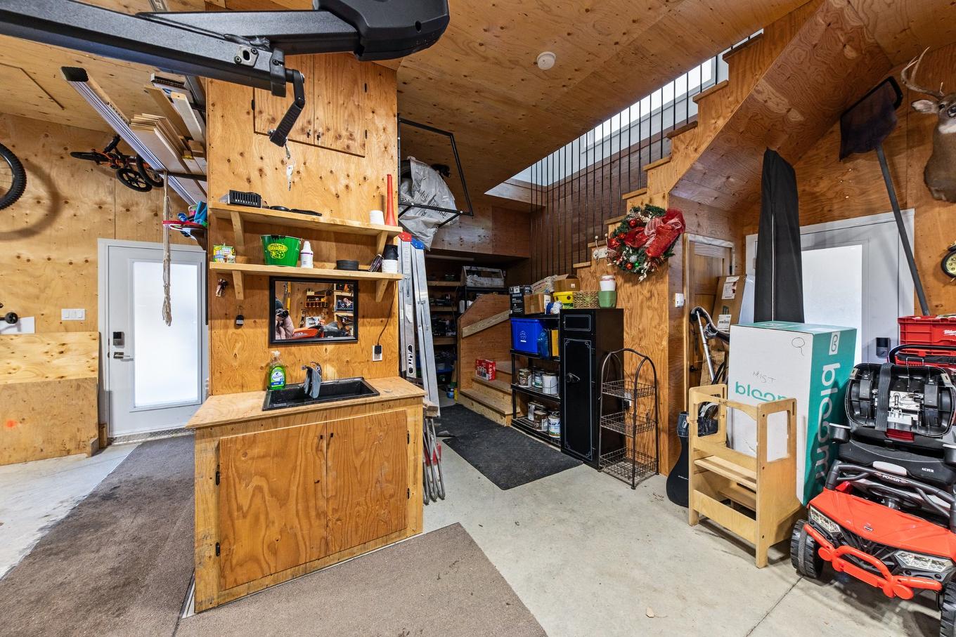 Garage - 561 Mtée Bertrand, Saint-Jean-Sur-Richelieu, QC - Indoor Photo Showing Basement