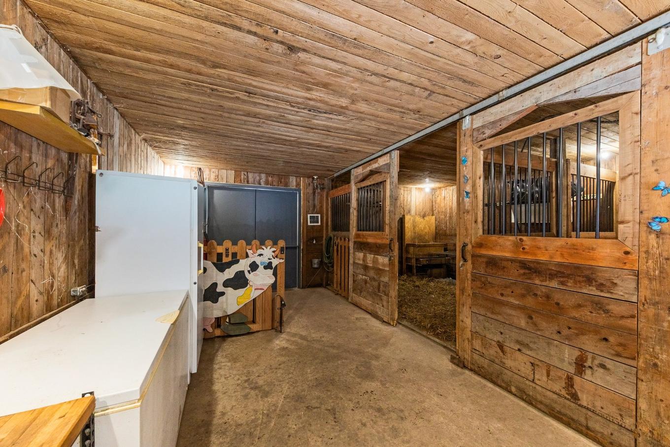 Stable - 561 Mtée Bertrand, Saint-Jean-Sur-Richelieu, QC - Indoor Photo Showing Other Room