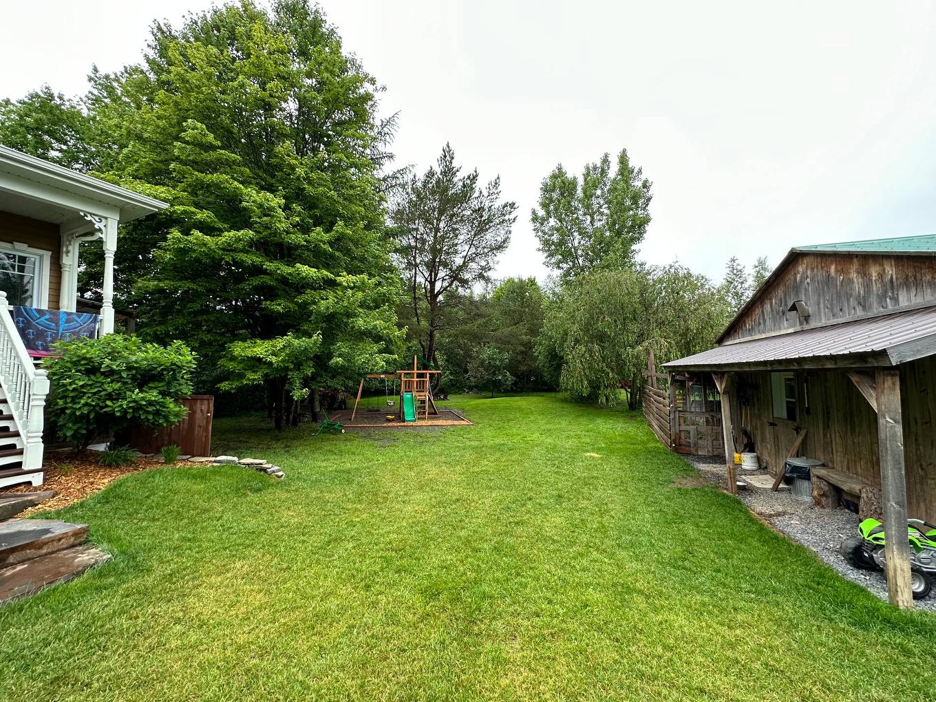 Backyard - 561 Mtée Bertrand, Saint-Jean-Sur-Richelieu, QC - Outdoor With Backyard