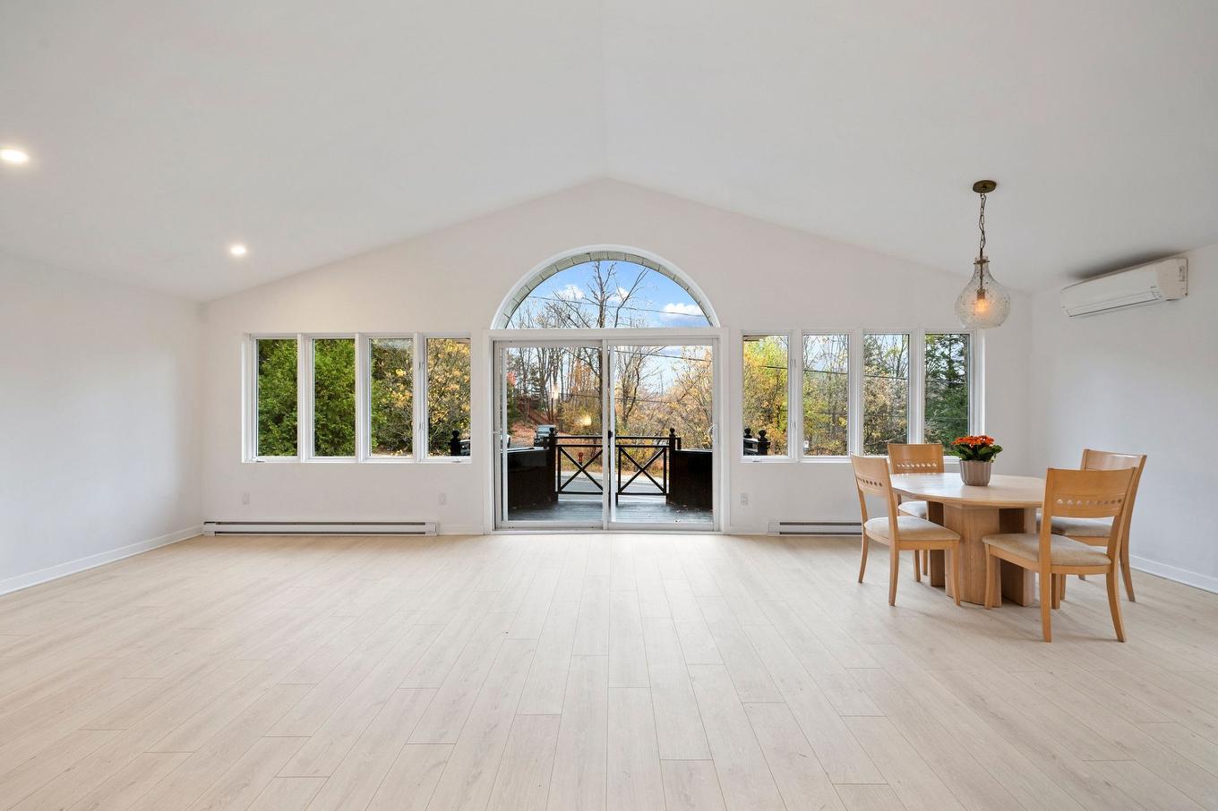 Overall view - 646 Rue Valiquette, Sainte-Adèle, QC - Indoor Photo Showing Dining Room