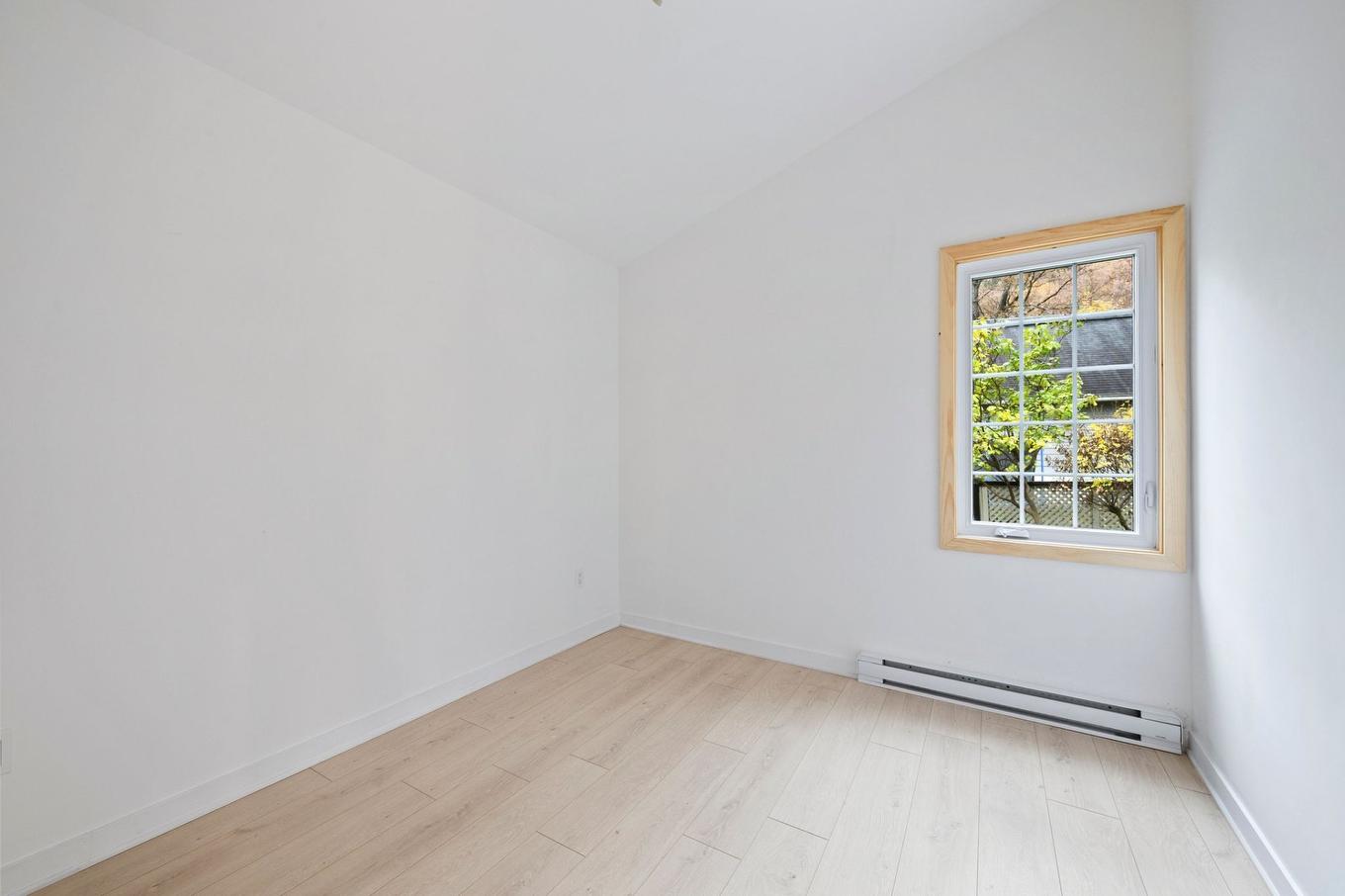 Bedroom - 646 Rue Valiquette, Sainte-Adèle, QC - Indoor Photo Showing Other Room