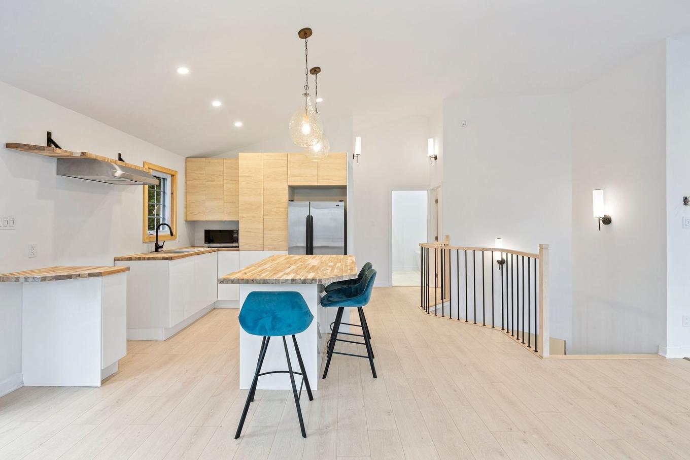 Overall view - 646 Rue Valiquette, Sainte-Adèle, QC - Indoor Photo Showing Kitchen With Upgraded Kitchen