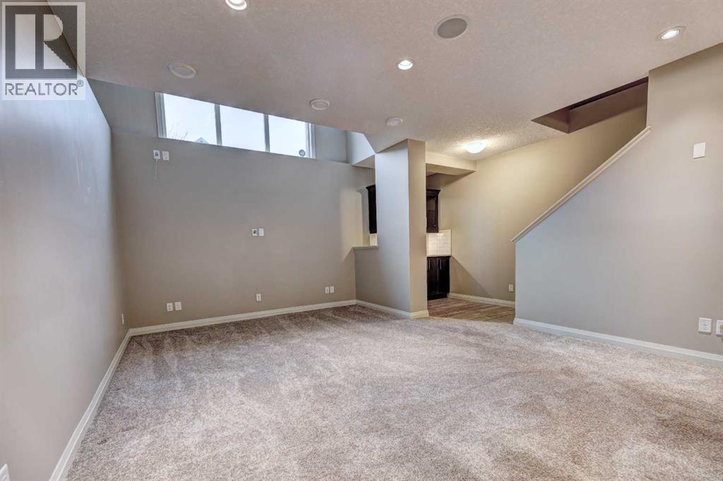 70 Masters Crescent Se, Calgary, AB - Indoor Photo Showing Other Room