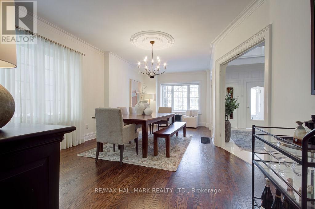 19 Whitney Avenue, Toronto, ON - Indoor Photo Showing Dining Room