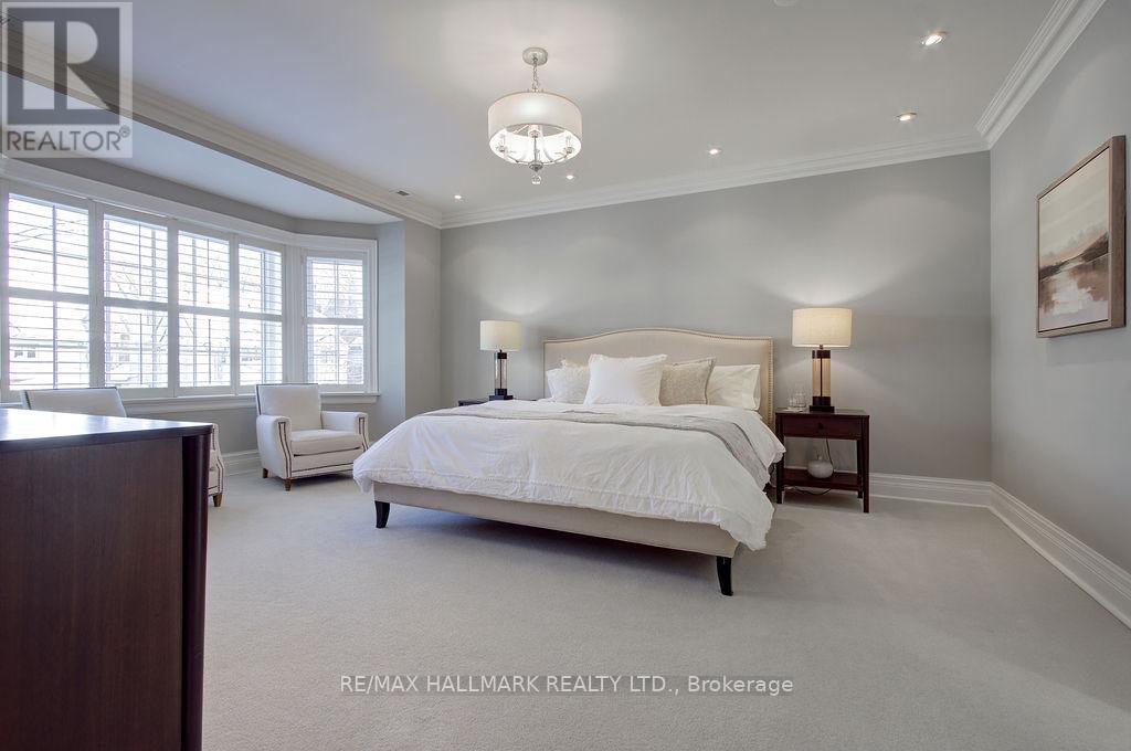 19 Whitney Avenue, Toronto, ON - Indoor Photo Showing Bedroom
