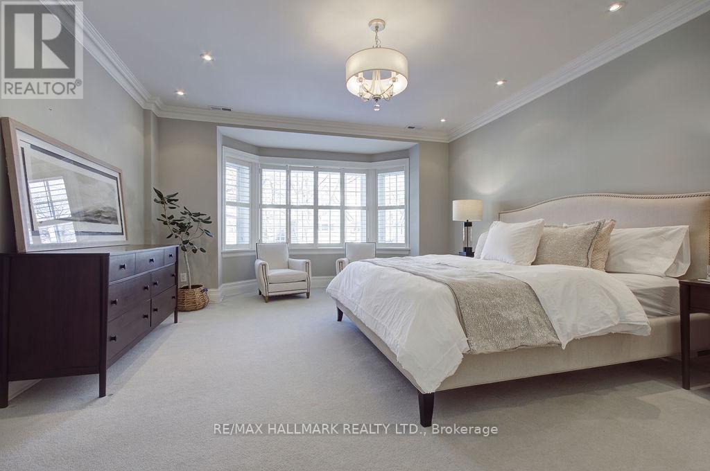 19 Whitney Avenue, Toronto, ON - Indoor Photo Showing Bedroom