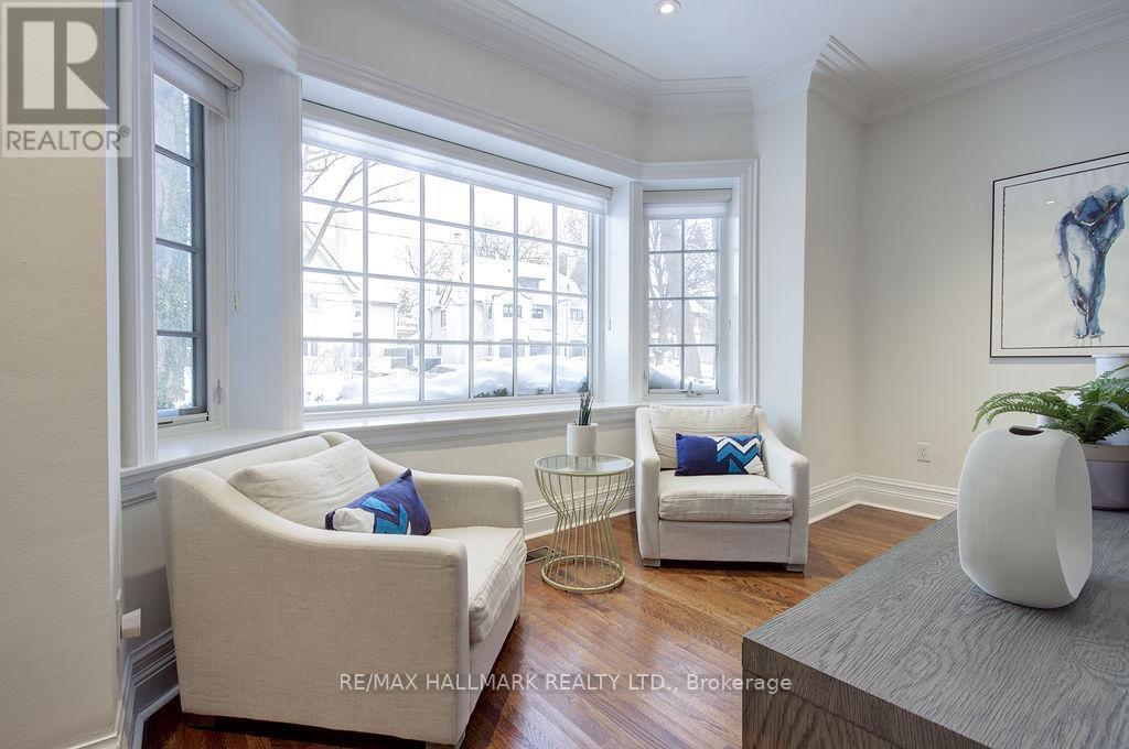 19 Whitney Avenue, Toronto, ON - Indoor