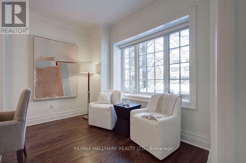 19 Whitney Avenue, Toronto, ON - Indoor