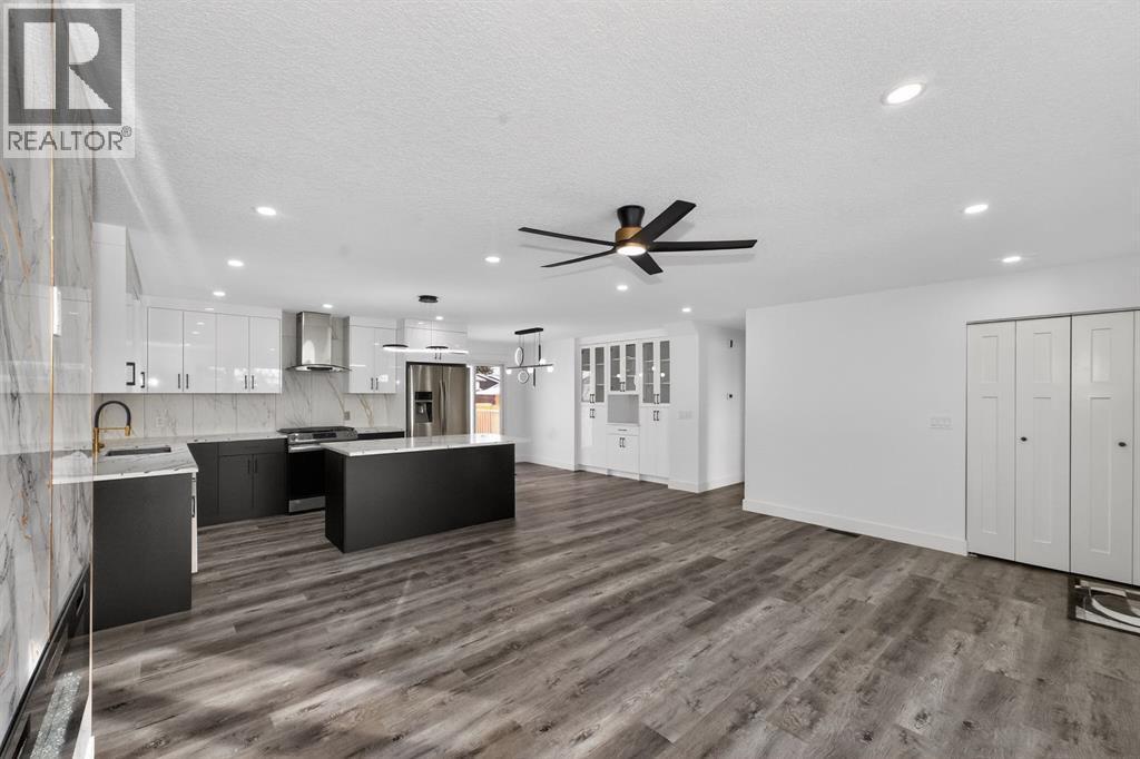 432 Ogden Drive Se, Calgary, AB - Indoor Photo Showing Kitchen