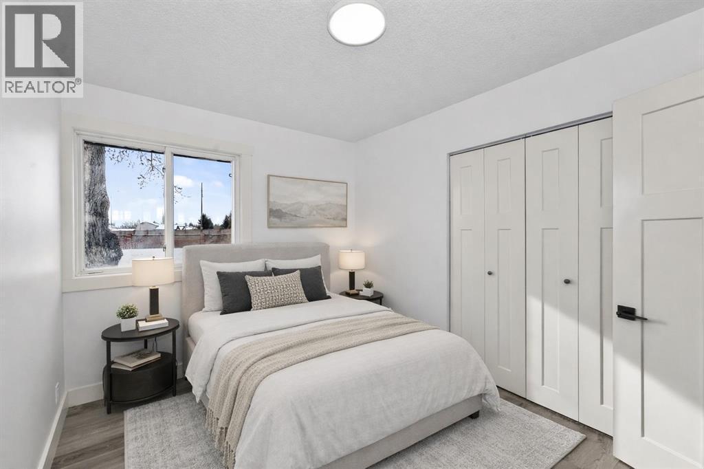 432 Ogden Drive Se, Calgary, AB - Indoor Photo Showing Bedroom