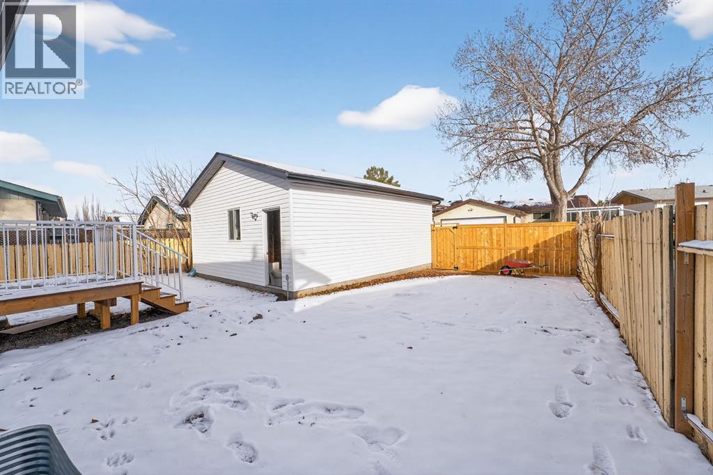 432 Ogden Drive Se, Calgary, AB - Outdoor