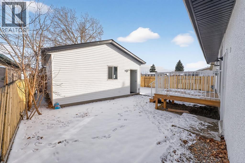 432 Ogden Drive Se, Calgary, AB - Outdoor With Exterior