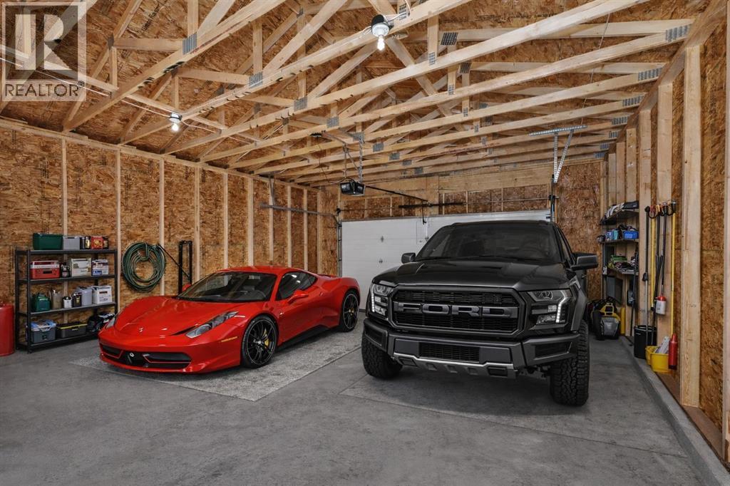 432 Ogden Drive Se, Calgary, AB - Indoor Photo Showing Garage