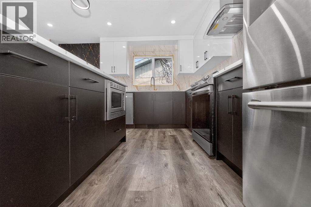 432 Ogden Drive Se, Calgary, AB - Indoor Photo Showing Kitchen