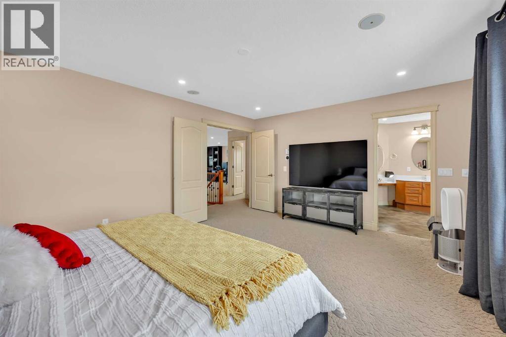 100 Cougarstone Manor Sw, Calgary, AB - Indoor Photo Showing Bedroom