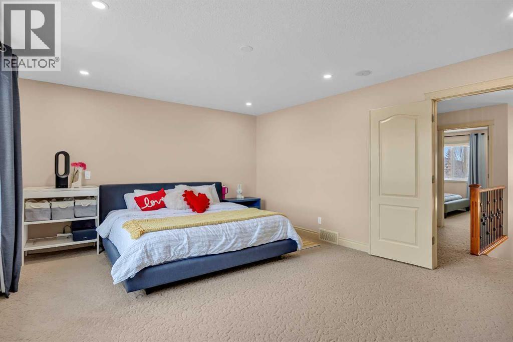 100 Cougarstone Manor Sw, Calgary, AB - Indoor Photo Showing Bedroom