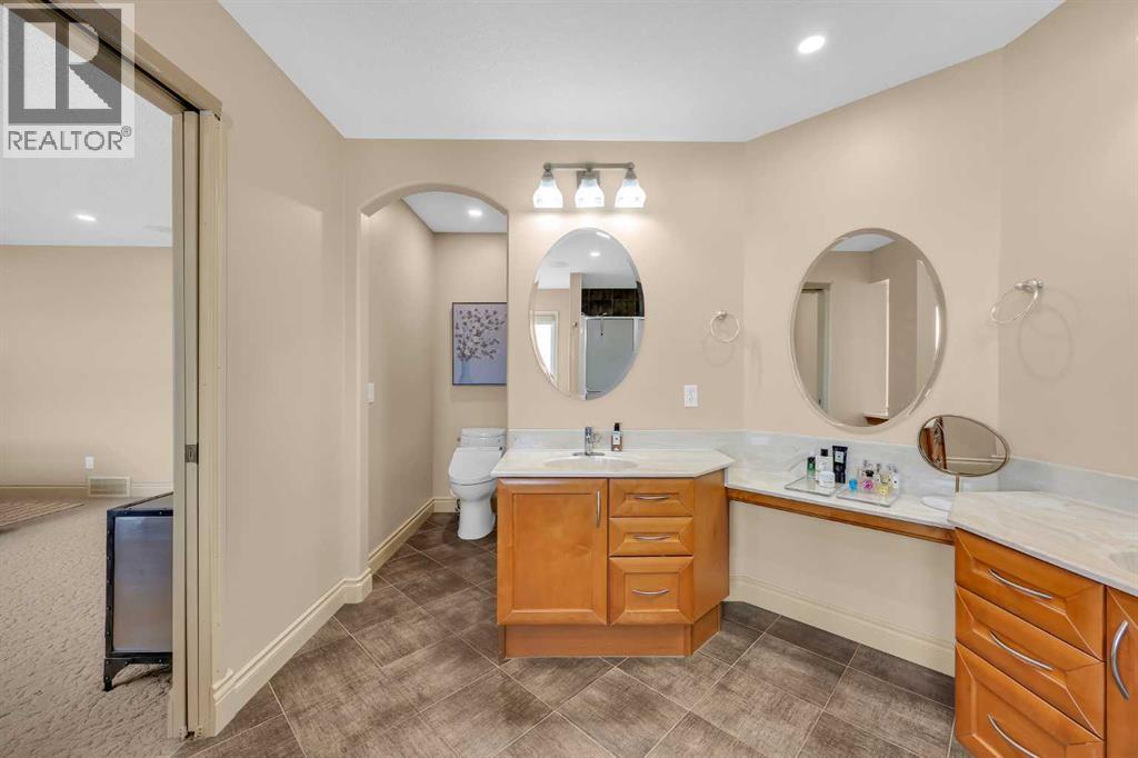 100 Cougarstone Manor Sw, Calgary, AB - Indoor Photo Showing Bathroom