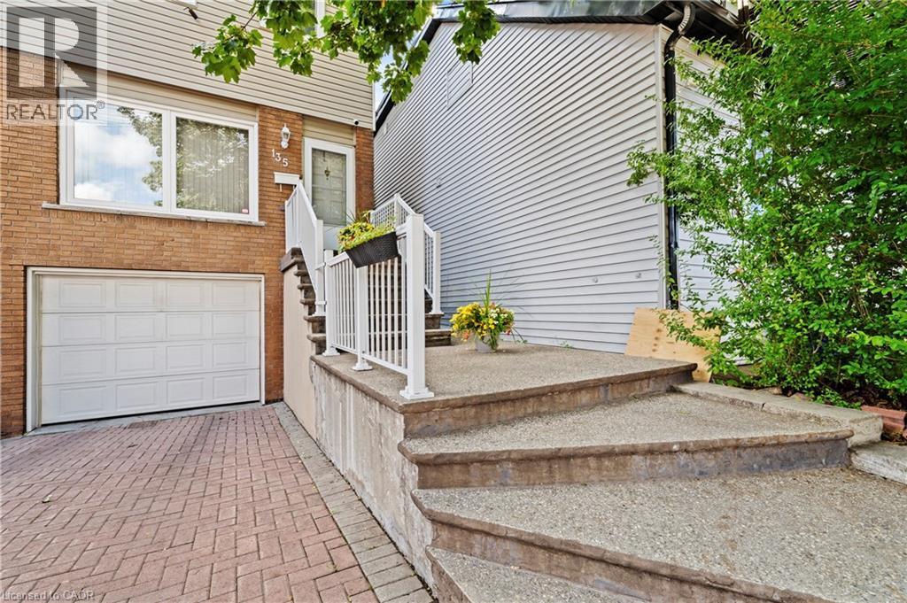 135 West Avenue N, Hamilton, ON - Outdoor With Exterior