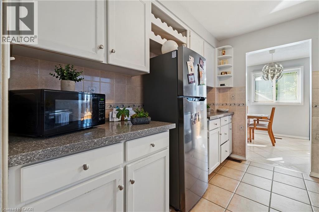 135 West Avenue N, Hamilton, ON - Indoor Photo Showing Kitchen