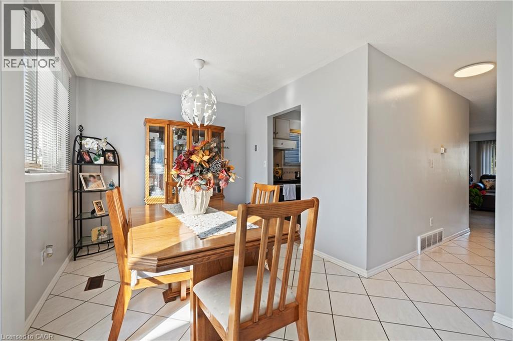 135 West Avenue N, Hamilton, ON - Indoor Photo Showing Dining Room