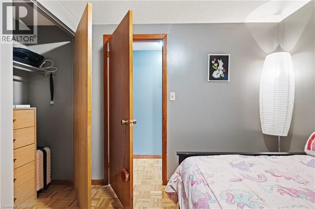 135 West Avenue N, Hamilton, ON - Indoor Photo Showing Bedroom