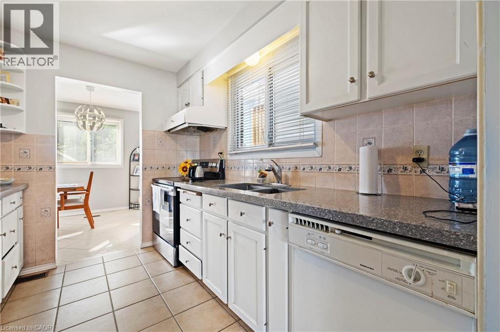 135 West Avenue N, Hamilton, ON - Indoor Photo Showing Kitchen With Double Sink