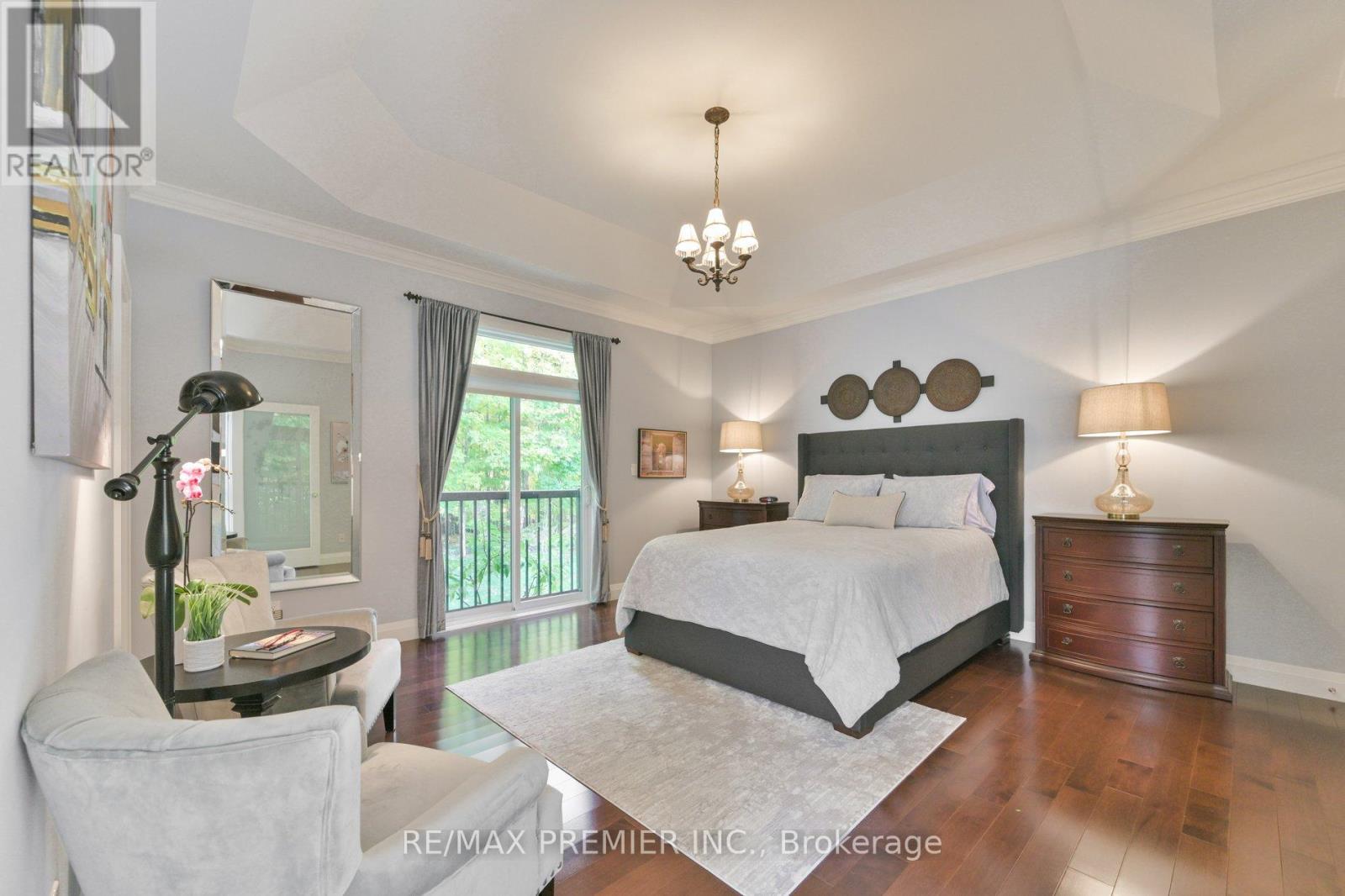 2 Hilltop Court, Springwater, ON - Indoor Photo Showing Bedroom