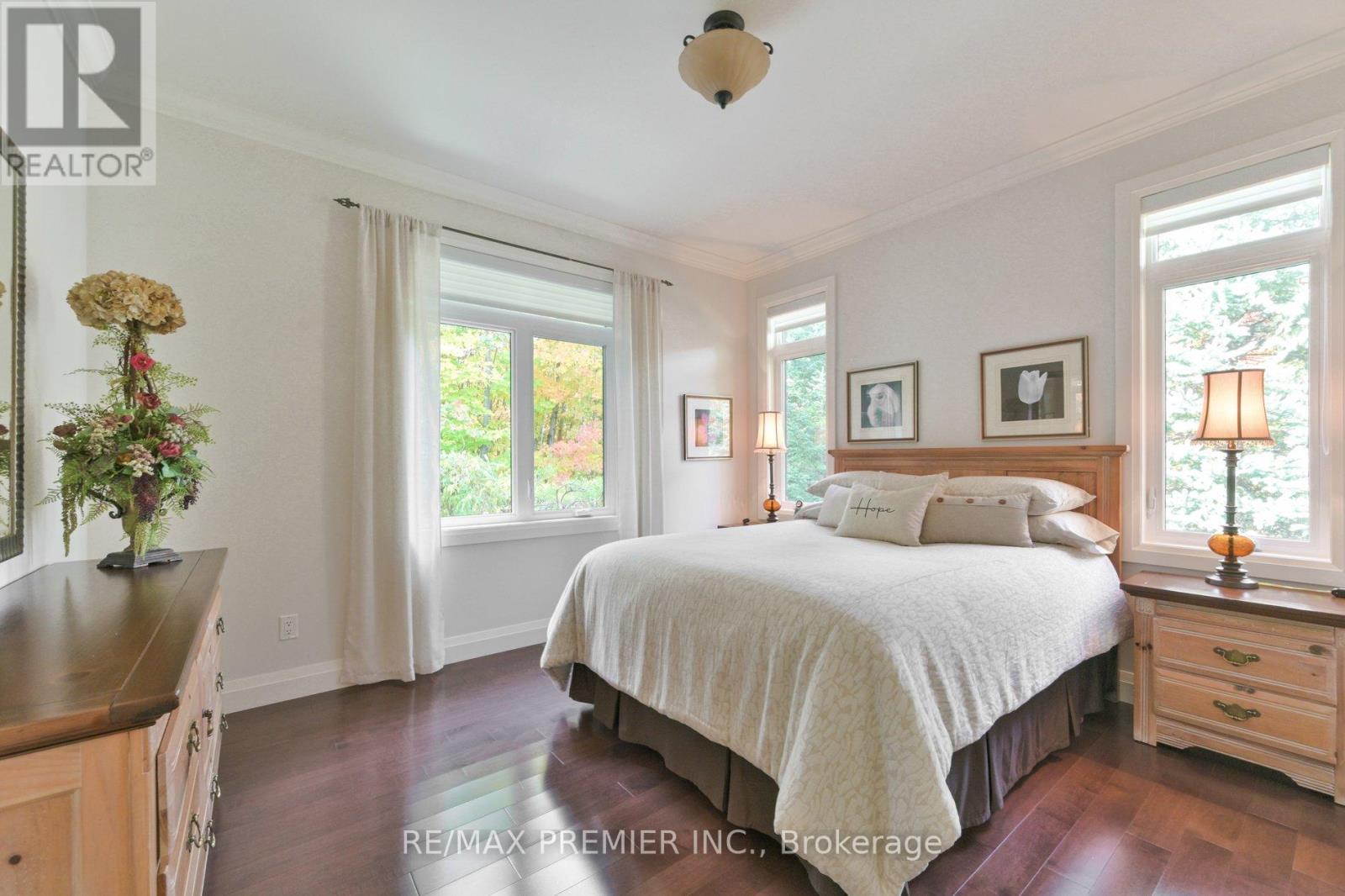 2 Hilltop Court, Springwater, ON - Indoor Photo Showing Bedroom