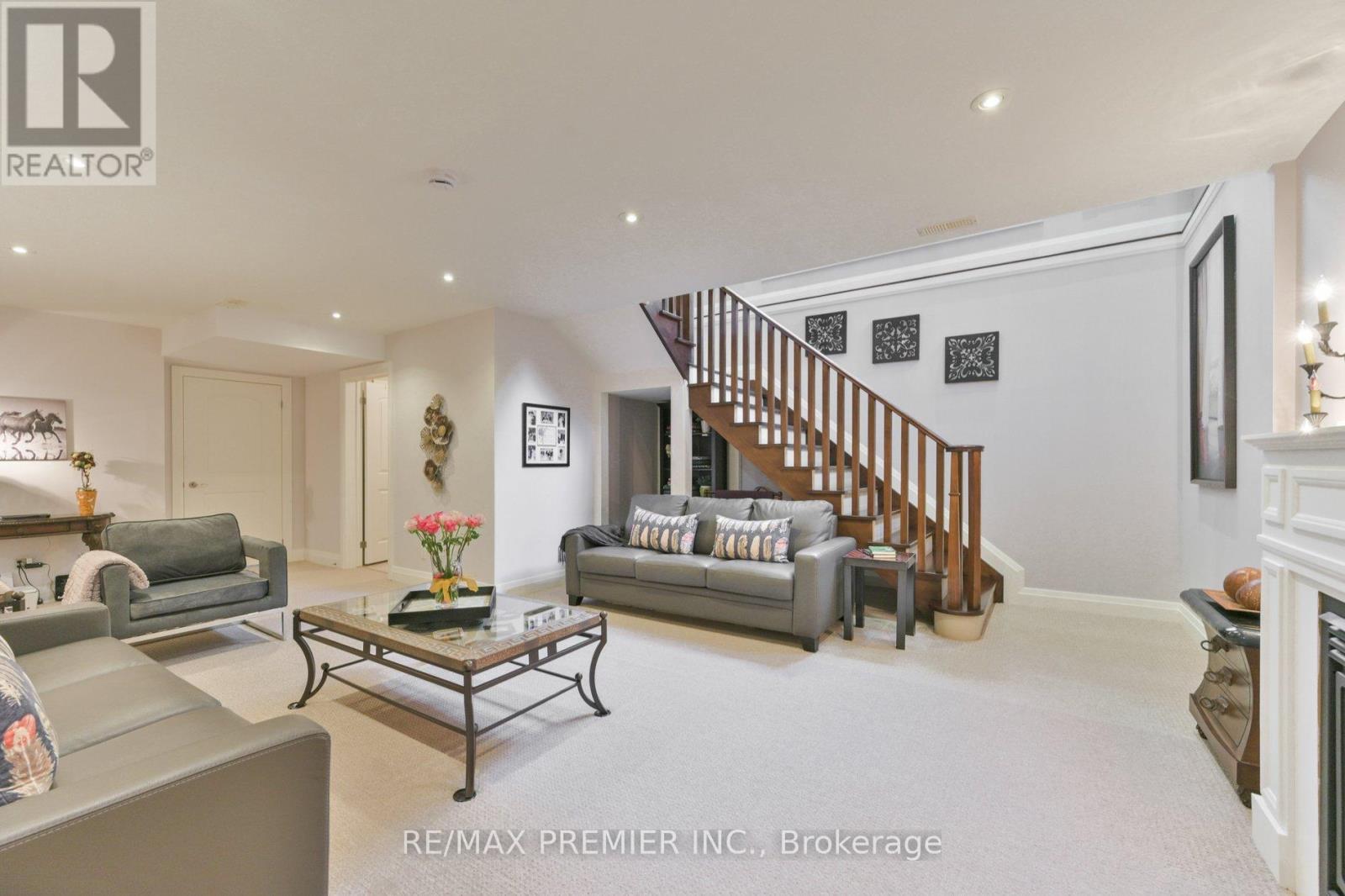 2 Hilltop Court, Springwater, ON - Indoor