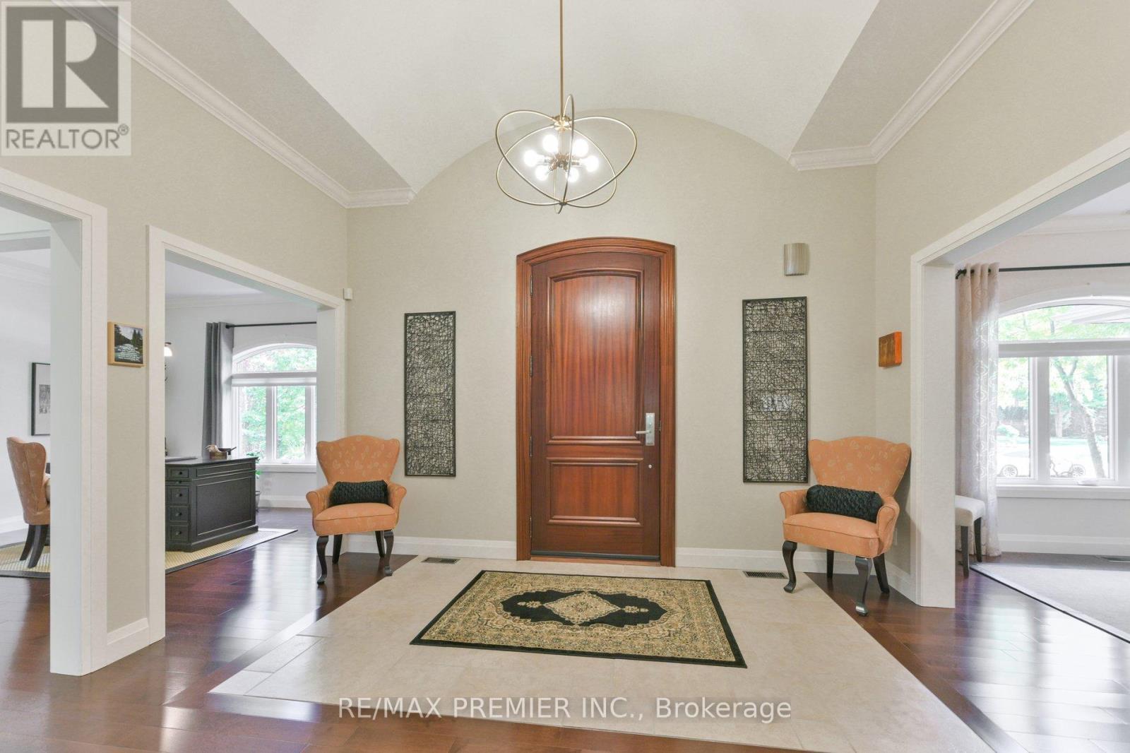 2 Hilltop Court, Springwater, ON - Indoor Photo Showing Other Room