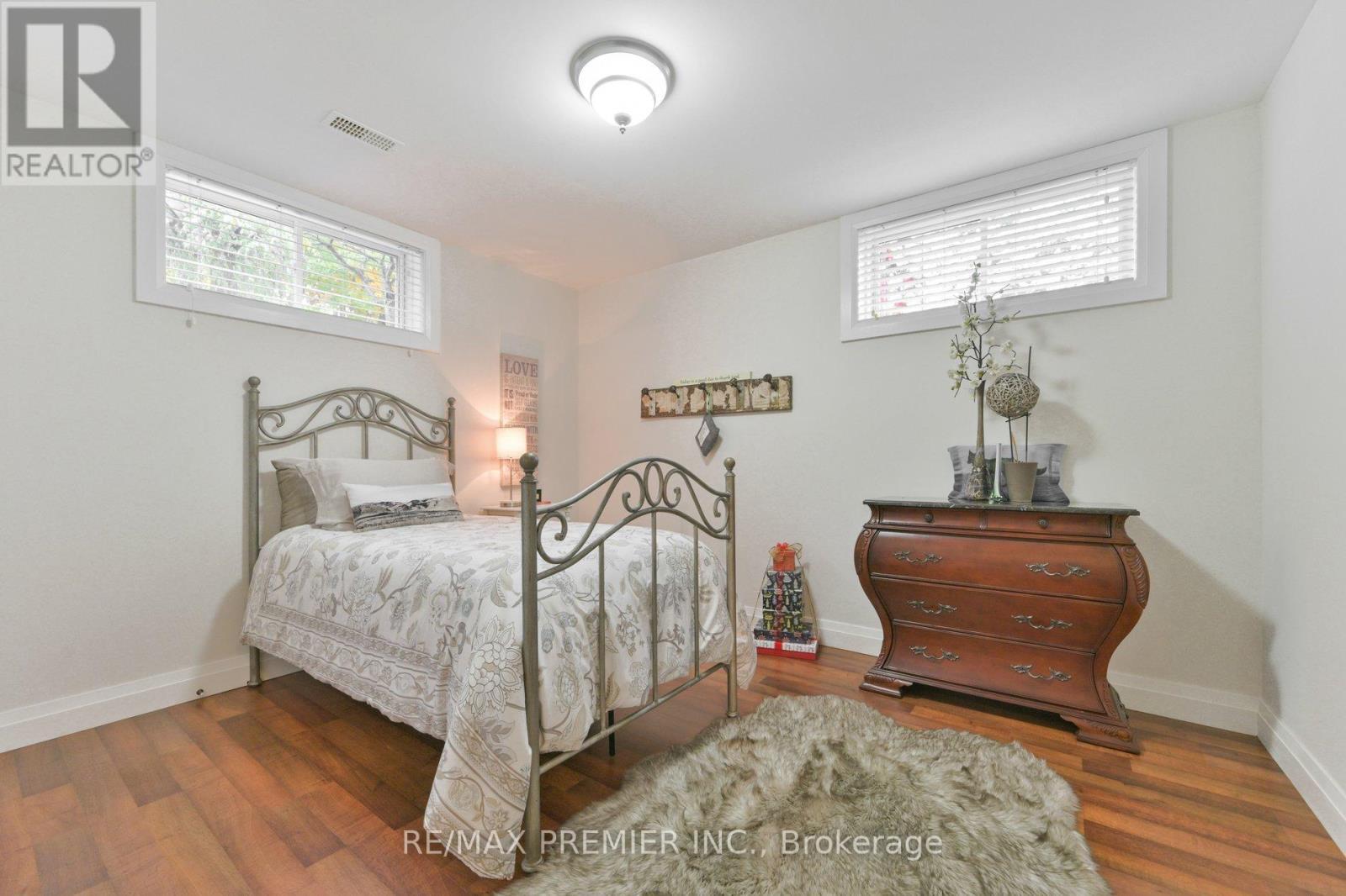 2 Hilltop Court, Springwater, ON - Indoor Photo Showing Bedroom