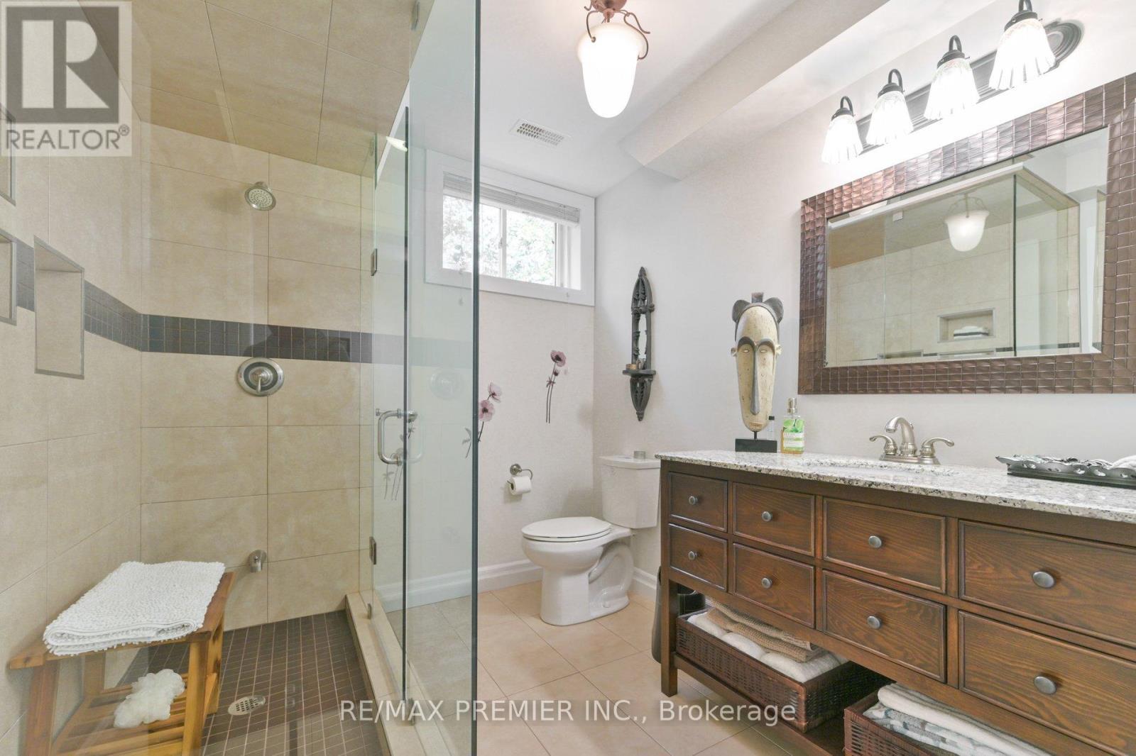 2 Hilltop Court, Springwater, ON - Indoor Photo Showing Bathroom
