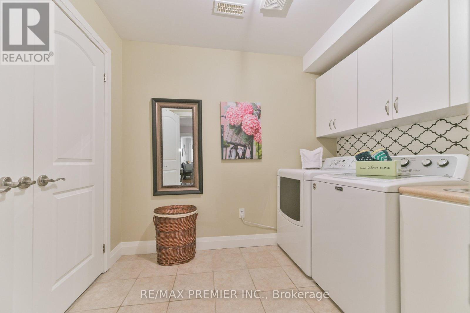 2 Hilltop Court, Springwater, ON - Indoor Photo Showing Laundry Room