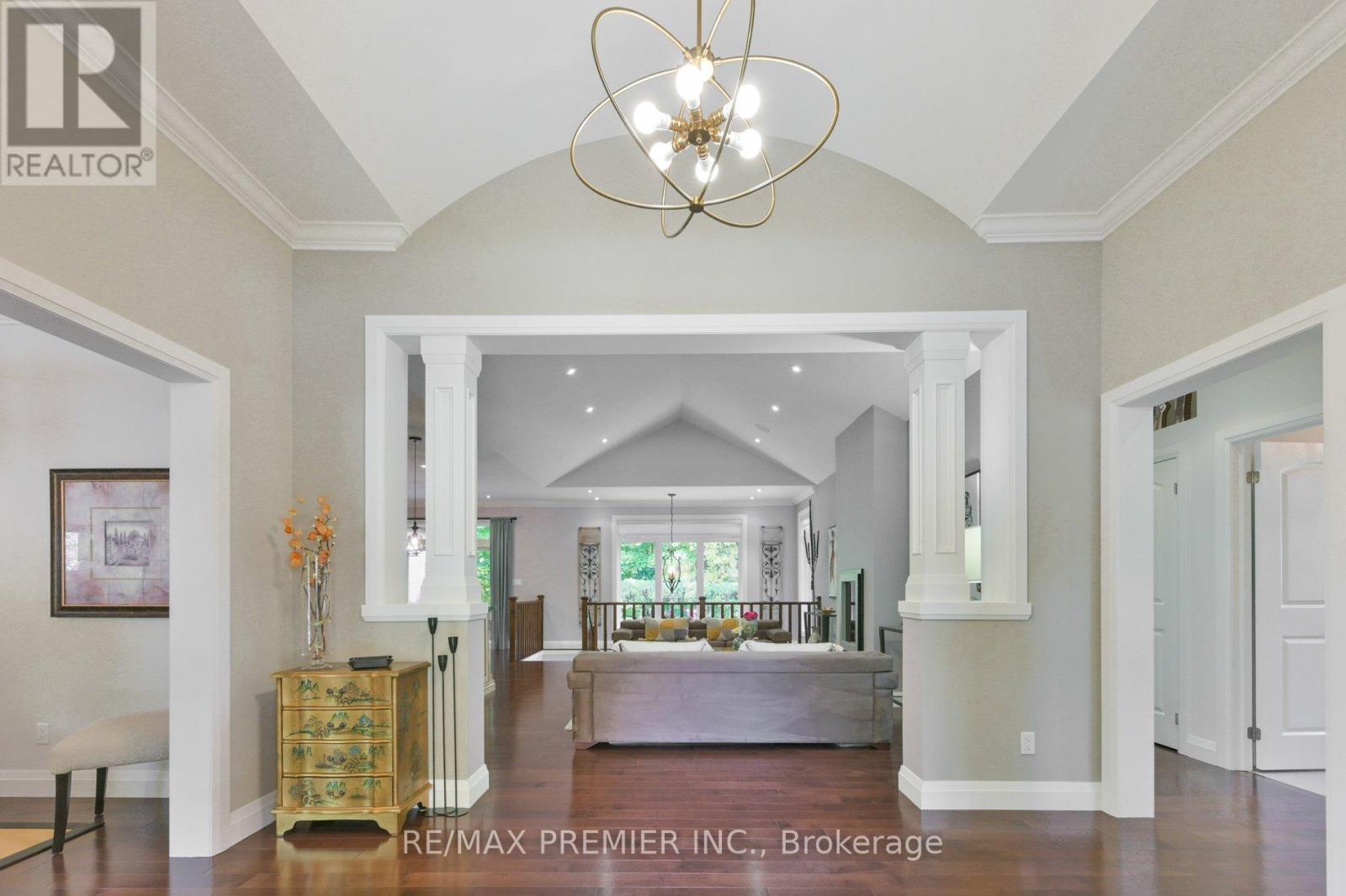 2 Hilltop Court, Springwater, ON - Indoor Photo Showing Other Room