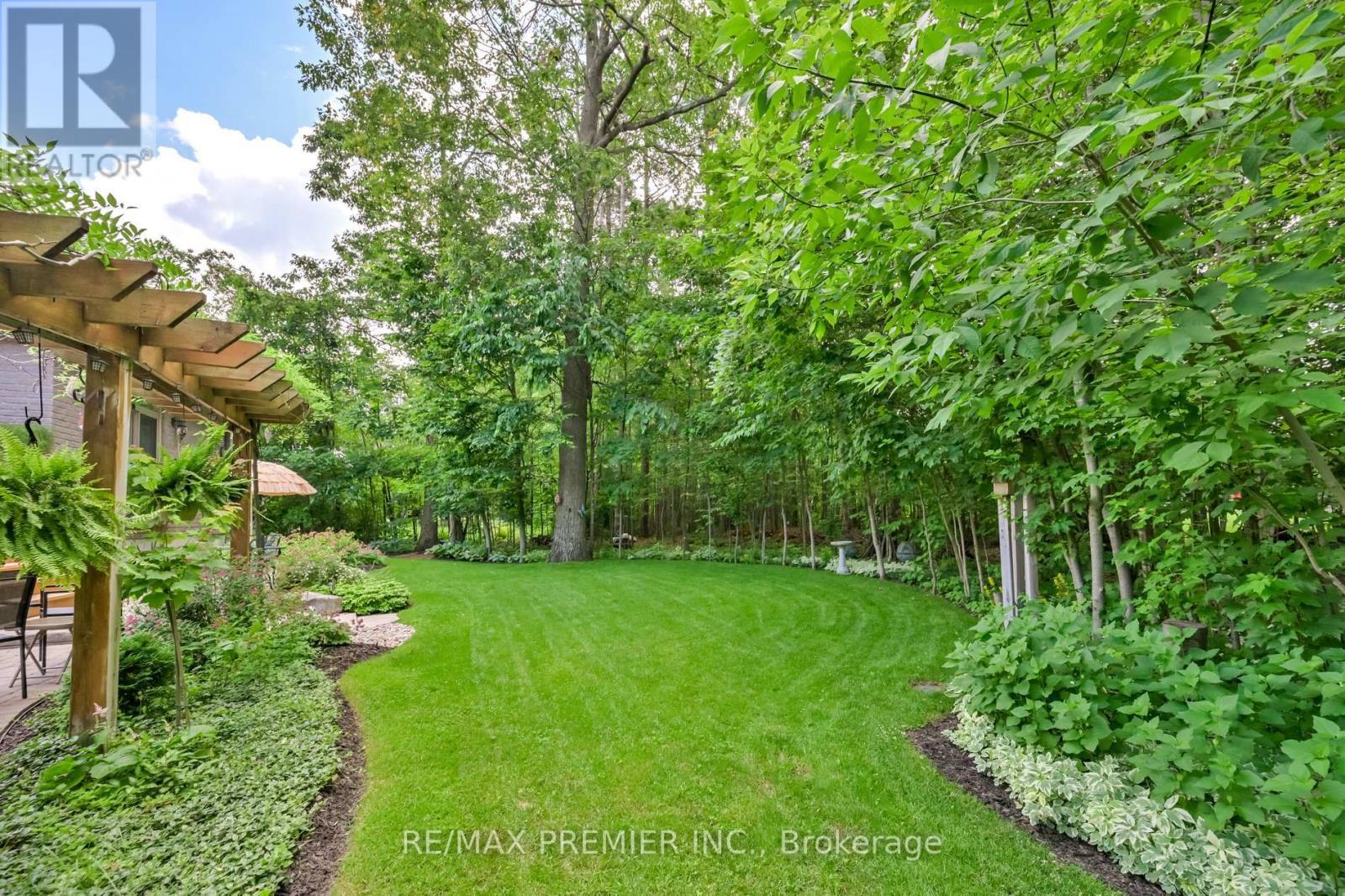 2 Hilltop Court, Springwater, ON - Outdoor