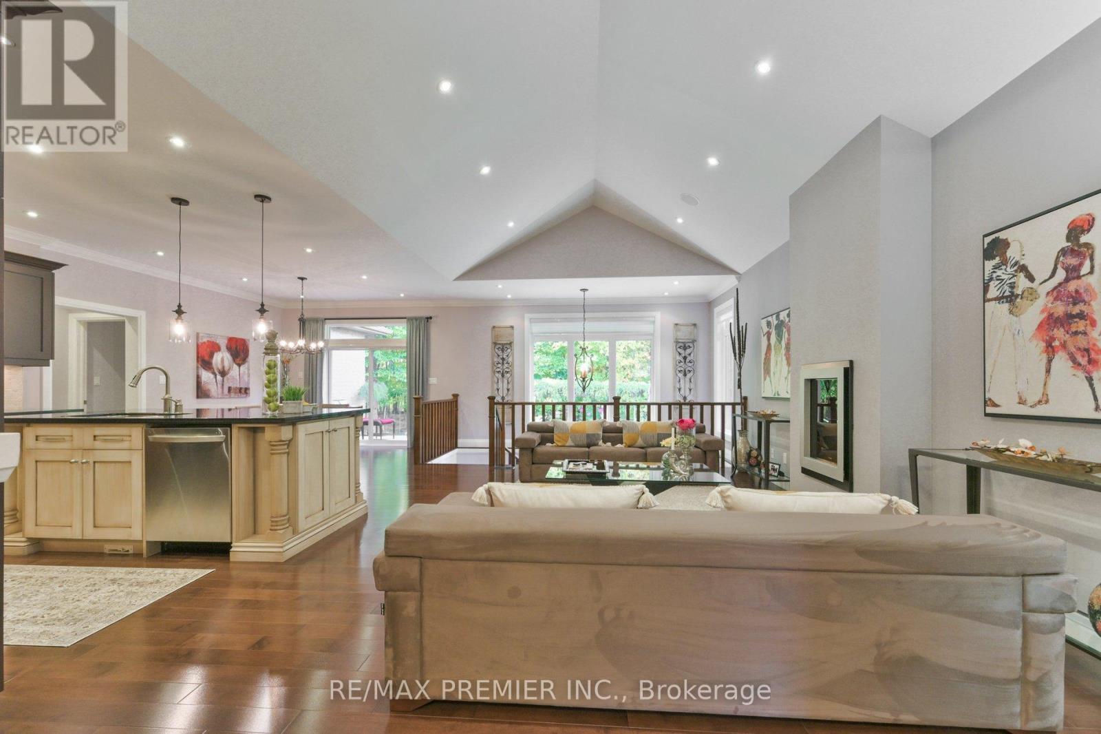 2 Hilltop Court, Springwater, ON - Indoor