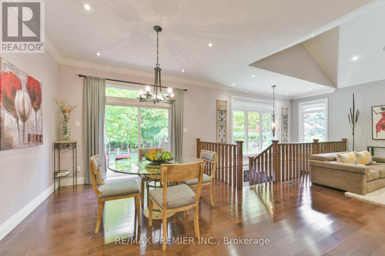 2 Hilltop Court, Springwater, ON - Indoor Photo Showing Dining Room