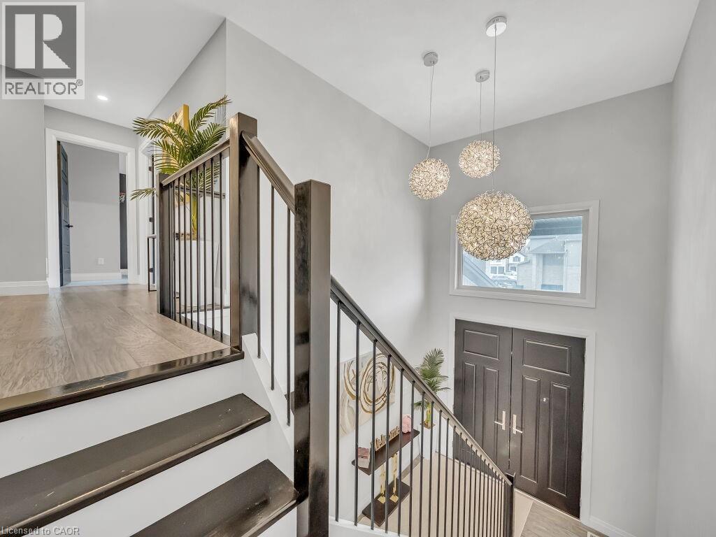 Foyer entrance with a chandelier and a towering ceiling - 3374 Oriole Drive, London, ON - Indoor Photo Showing Other Room
