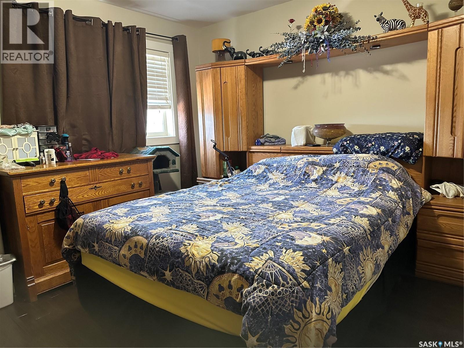18 880 5Th Street, Weyburn, SK - Indoor Photo Showing Bedroom