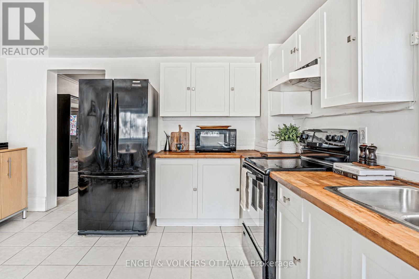 477 Booth Street, Ottawa, ON - Indoor Photo Showing Kitchen