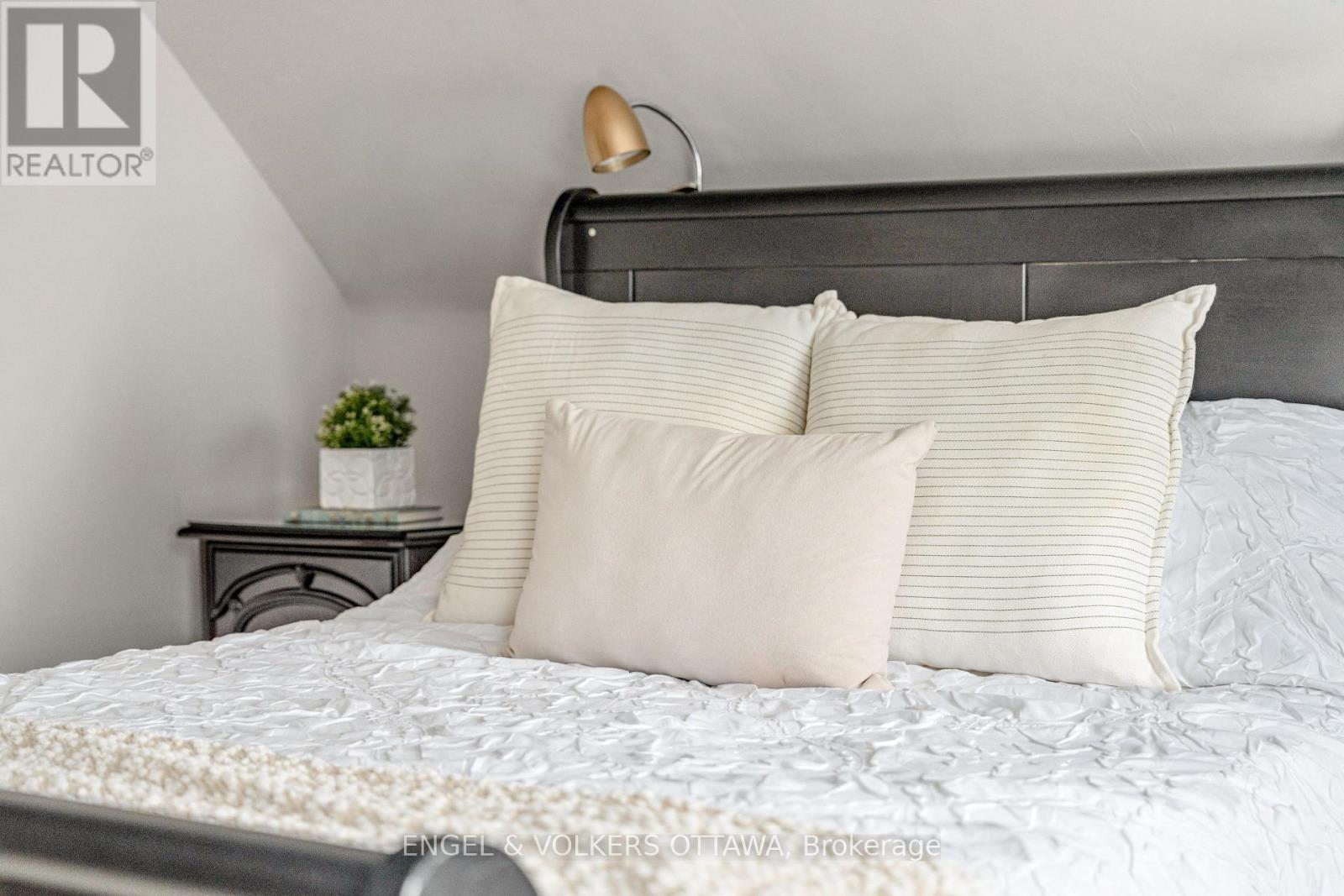 477 Booth Street, Ottawa, ON - Indoor Photo Showing Bedroom