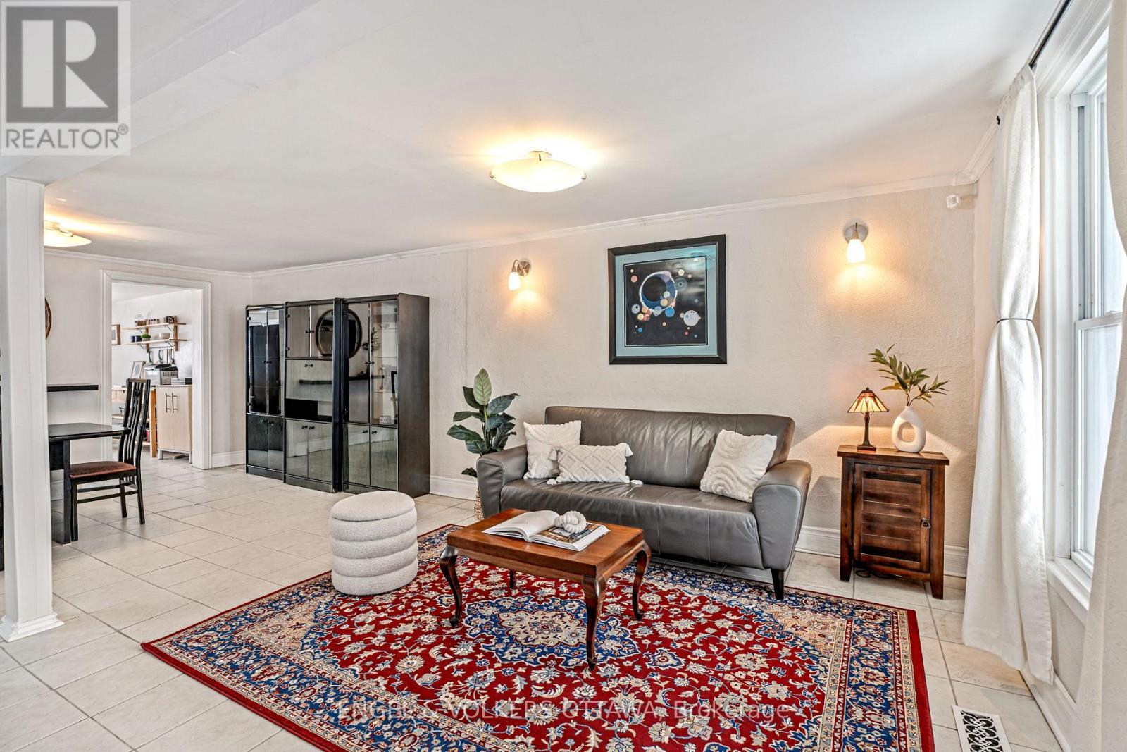 Living - 477 Booth Street, Ottawa, ON - Indoor Photo Showing Living Room