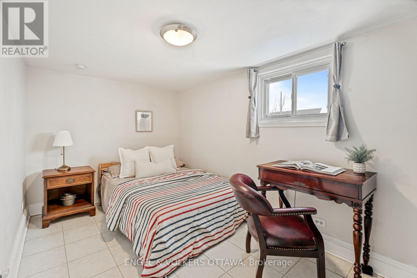 Third bedroom perfect guest space - 477 Booth Street, Ottawa, ON - Indoor Photo Showing Bedroom